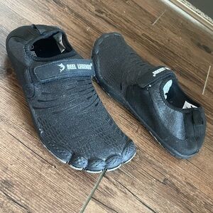 Reel Legends whatershoes Men's size 9